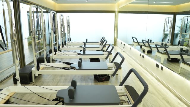 Single Group Pilates Class